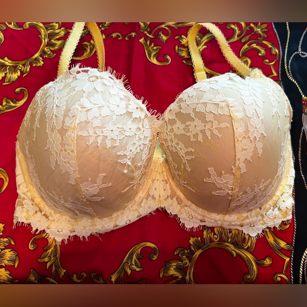 Victoria secret light yellow lace bra‎ sz 36DD